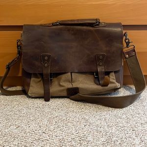 Cross-body laptop bag